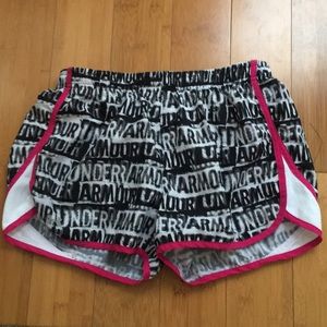 EUC Women's Under Armour Shorts